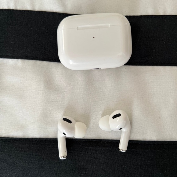 Apple AirPods Pro (2nd Generation) - Picture 4 of 5